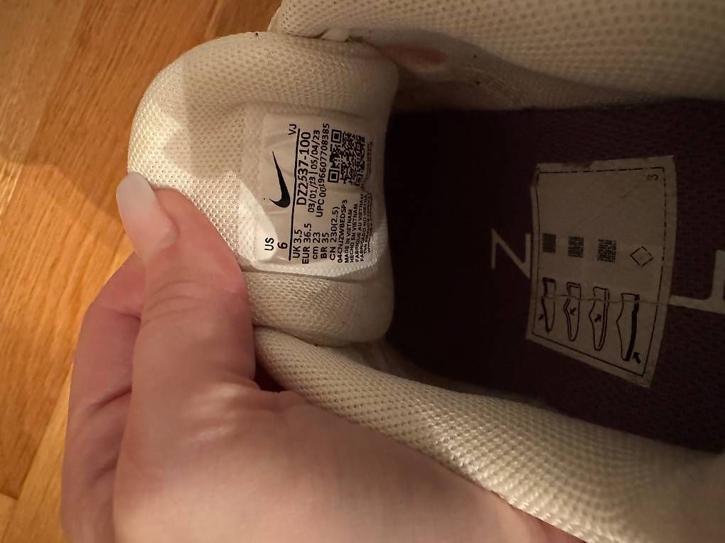 Scarpe da donna: Nike Metcon 9 Grösse 36.5 – Usato da Pfäffikon SZ venduto da Melanie335 3
