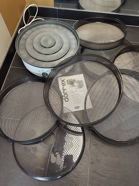 Stöckli Appareils de cuisine: Dörtex Stöckli mit 6 Metallgitter, timer – Neuf (Voir description) à Altendorf par Nordseekind 2