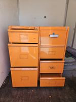 Oranger, praktischer Vintage- Aktenschrank mit 3 Schubladen