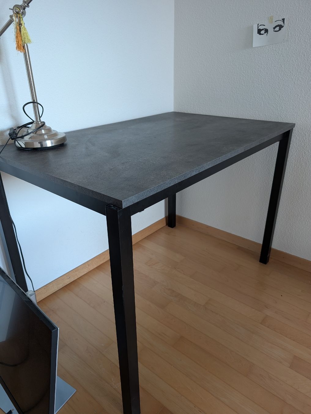 Tavoli: Esstisch aussiehttisch grau Beton Stil – Usato da Thalwil venduto da dag_9ysh