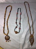 Lot des colliers en bois