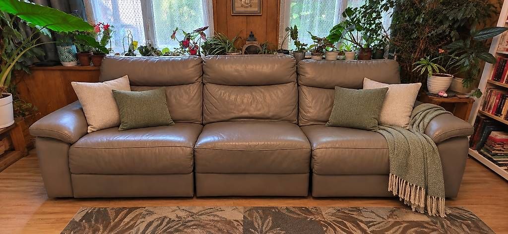 Sofas: 3-Sitzer-Ledersofa mit 2 Relaxfunktionen – Gebraucht aus Dürrenäsch von Noana1108