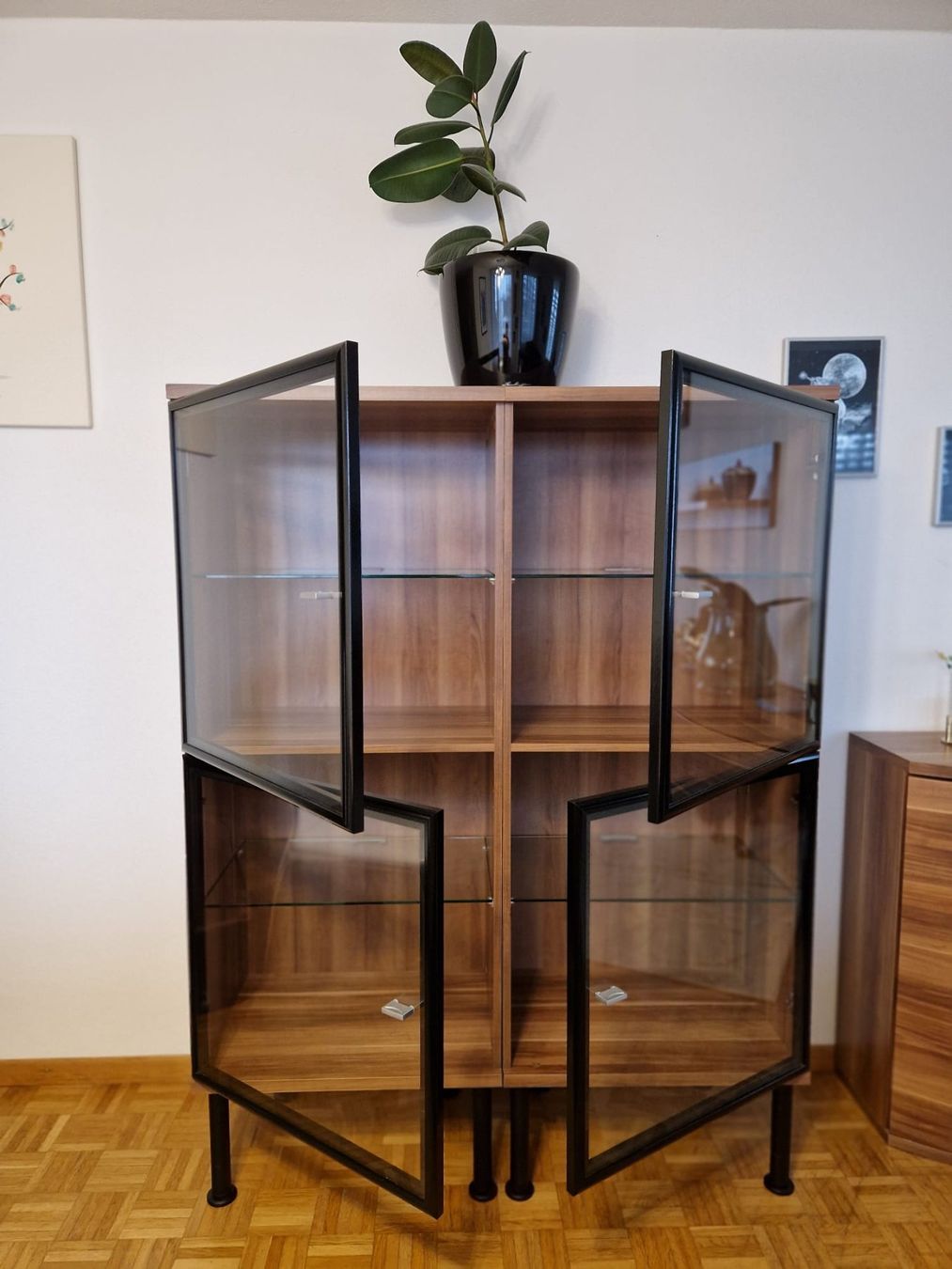 Vetrine: Vitrine in Nussbaum Optik – Usato da St. Gallen venduto da confusion01