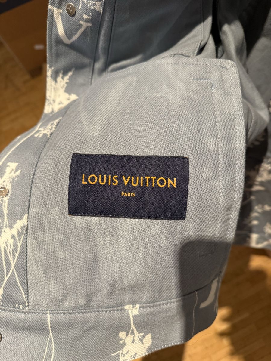 Louis Vuitton Jacken: Louis Vuitton LV Flowers Denim Jacket – Neu (gemäss Beschreibung) aus Genève von SG_73 1