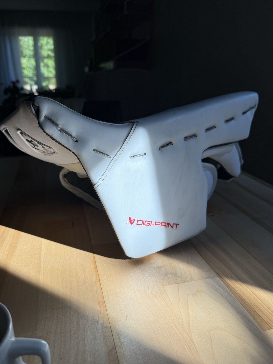 Protezioni & Imbottiture: Eishockey Goalie Blocker Bauer Flylite Fullright  – Usato da Herdern venduto da garmi7 1