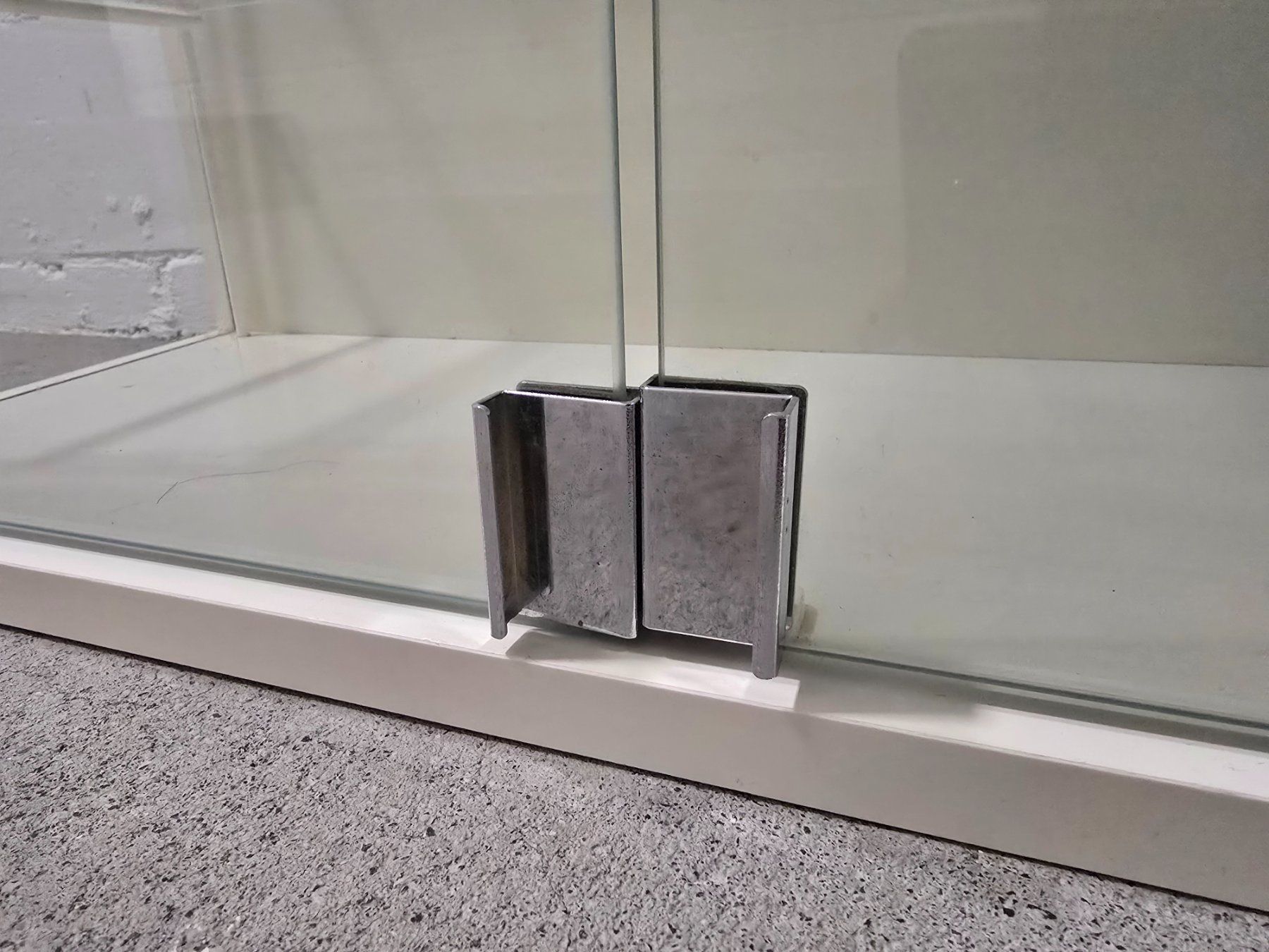 Vitrinen: Vitrine weiss/Glas – Gebraucht aus Dättwil AG von wnuss78 2