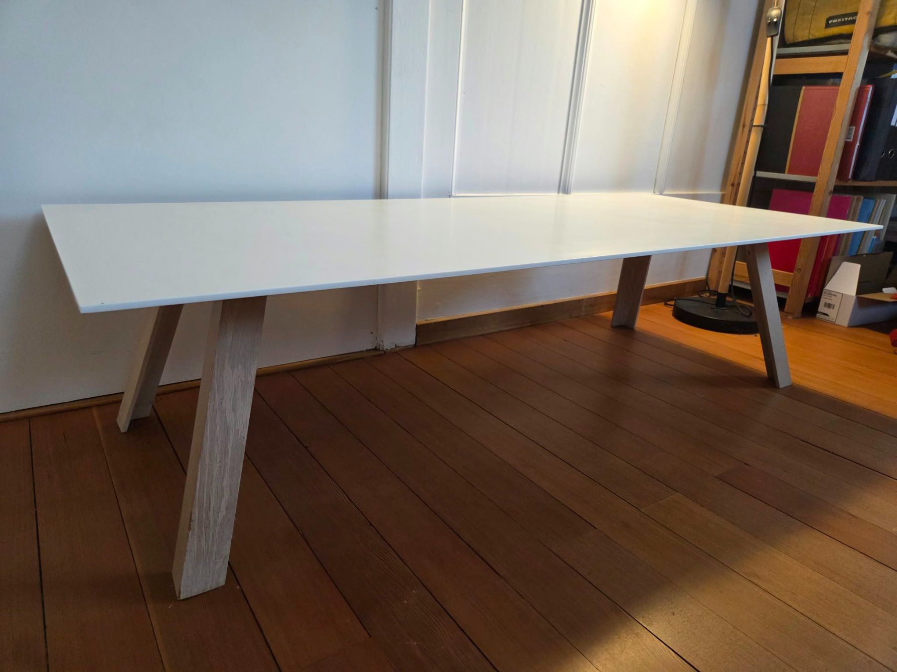 Tische: Designer-Tisch weiss / Eiche – Gebraucht aus Wabern von psc_68tm 1