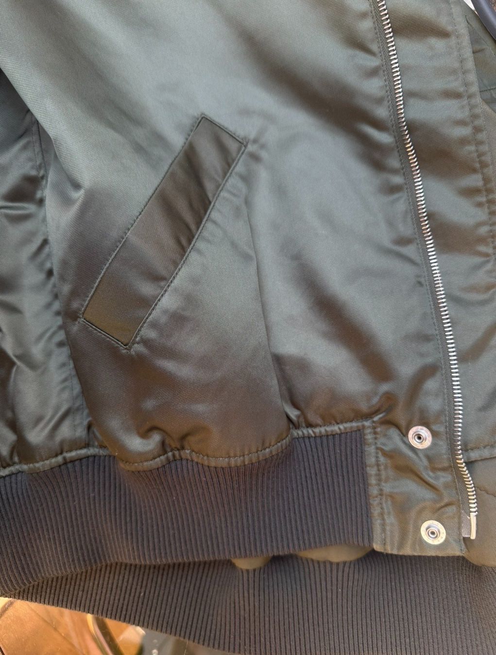 Apc Giacche: A.P.C. Hunter Green Satin Bomber Jacket – Usato da Erlach venduto da VerkaufX 4