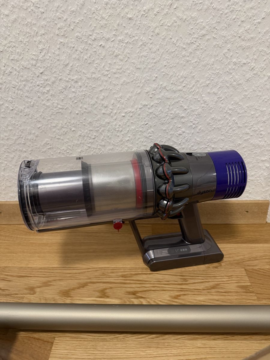 Dyson Aspirateurs & Accessoires: Dyson V10  – D'occasion à Meyrin par SA_3006 1