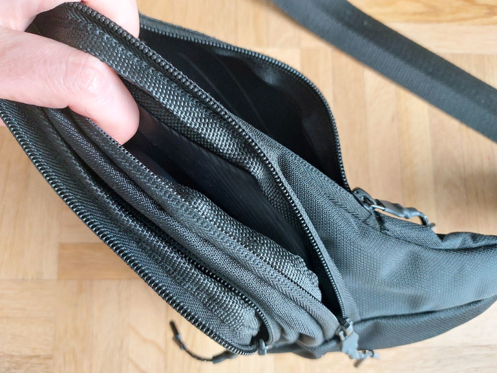 Borse: Bauchtasche Hüfttasche schwarz – Usato da Bern venduto da titaniumsnow 3
