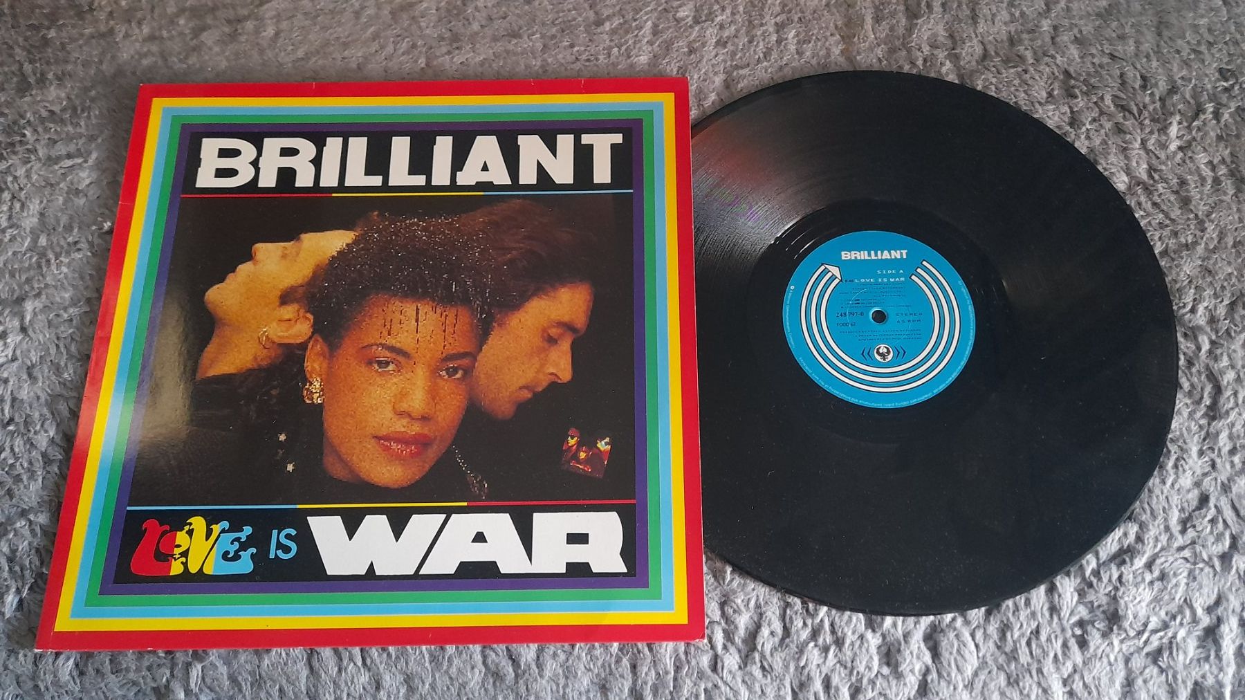 Dischi in vinile: BRILLIANT     LOVE IS WAR     VINYL MAXI SINGLE – Usato da Wetzikon ZH venduto da Ramones01