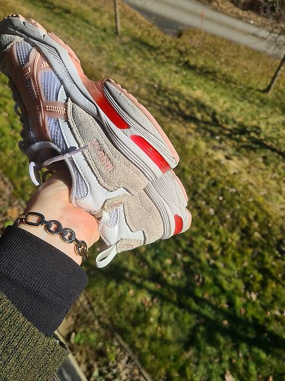 Asics Scarpe da donna: ASICS GEL 1090 v2 – Usato da Heimisbach venduto da Rotflengel 1