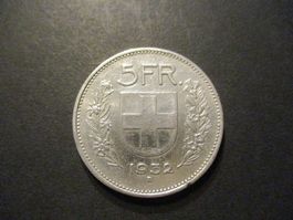 5.- Fr 1932 Superbe pièce Léger accroc sur la tranche