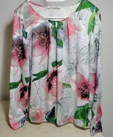 Bluse. hell mit Blüten, Gr.38, Betty Barclay, wie neu.