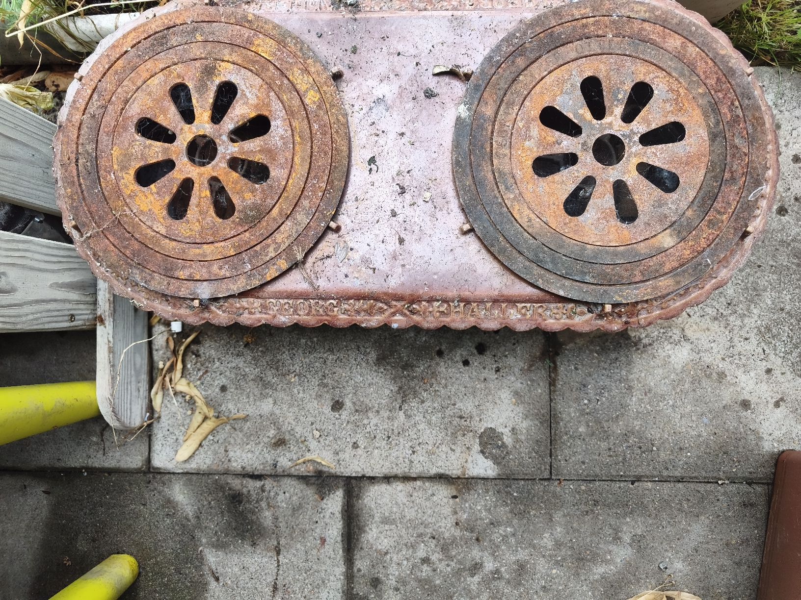 Altri mobili d'antiquariato: Antiker Kochherd Gusseisen 2 Platten – Usato da St. Gallen venduto da fil16 2