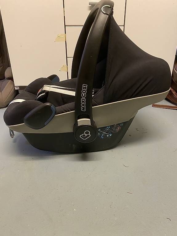 Auto-Kindersitze: Maxi Cosi Pepple inkl. Station – Gebraucht aus Ettingen von a_d_m2hh 1