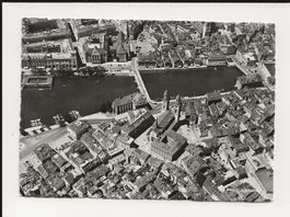 AK ca.1950 Zürich , Grossmünster Flugaufnahme Swissair Photo