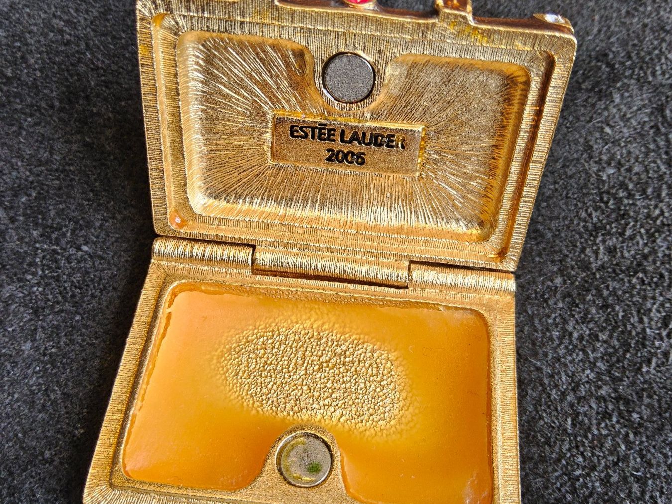 Estée Lauder Profumi & Eau de Toilette: 2006 Estée Lauder World Traveler Suitcase Solid Parfum – Usato da Zürich venduto da sanwit 7