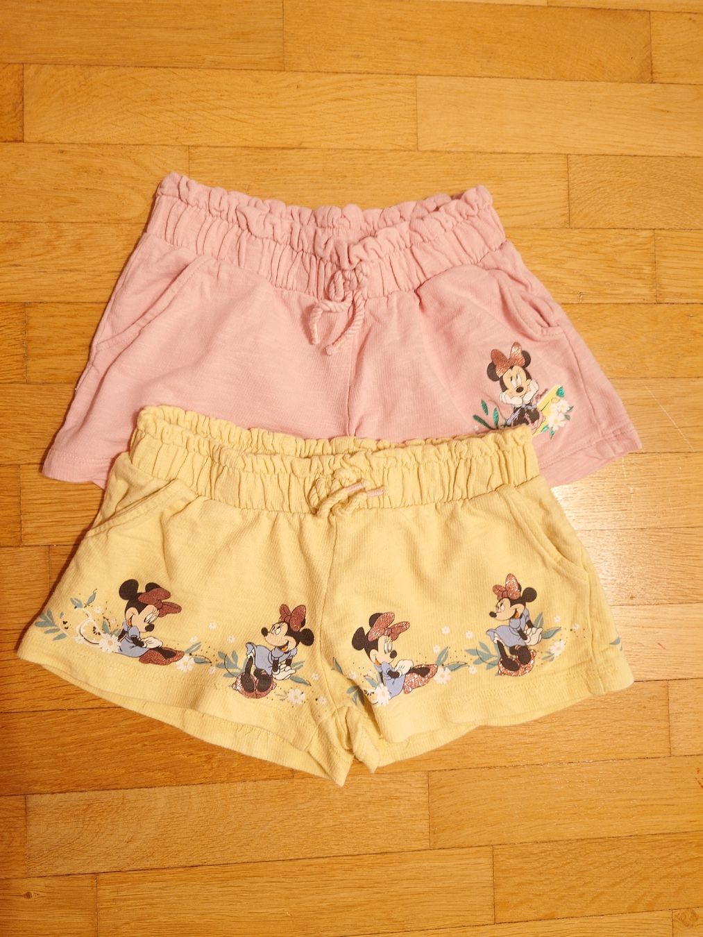 Pantaloni: 2er Set Mädchen "Minnie Mouse" Shorts, Grösse 104 – Usato da Uster venduto da snowy_6
