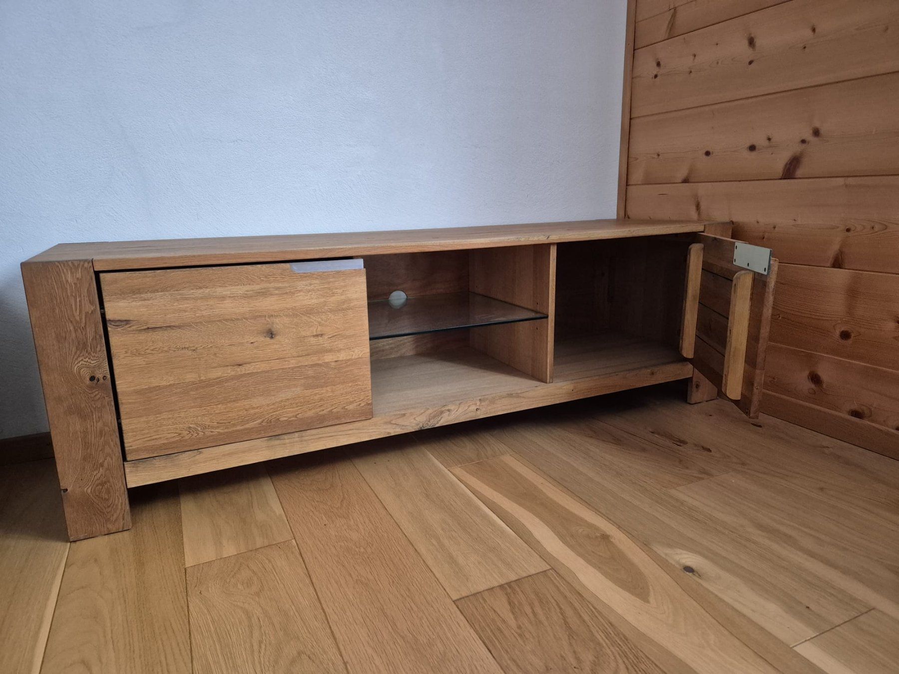Mobili TV: Massivholz TV-Möbel – Usato da Obersaxen venduto da Obersaxen03 2