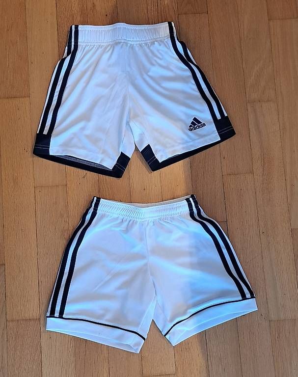 Hosen: 2 Adidas Shorts Gr. 128 cm – Gebraucht aus Brunnen von Rodge
