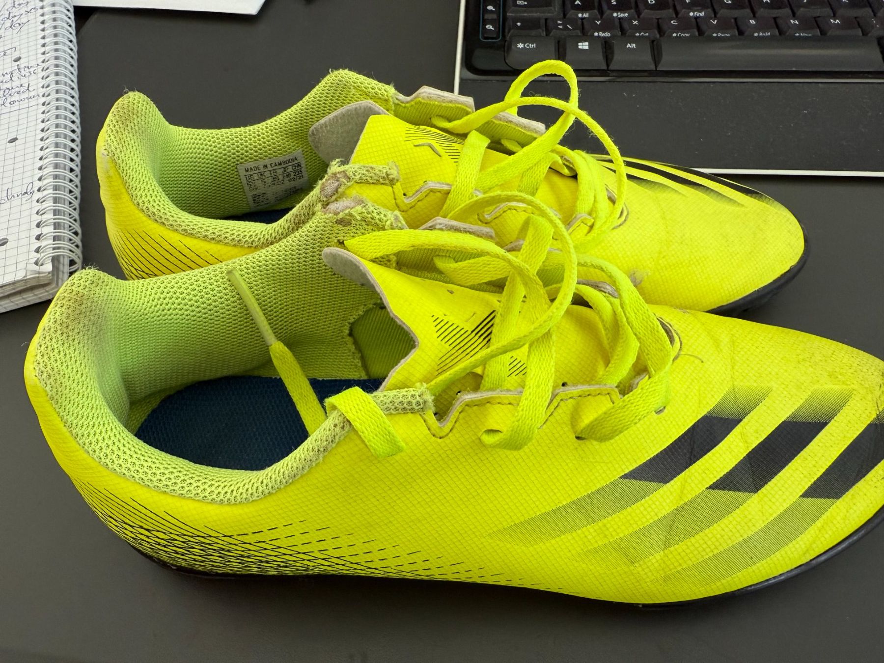 Adidas Scarpe per ragazzi: Adidas Kinder Hallenschuhe Gr. 38 – Usato da Chambésy venduto da mariuselus