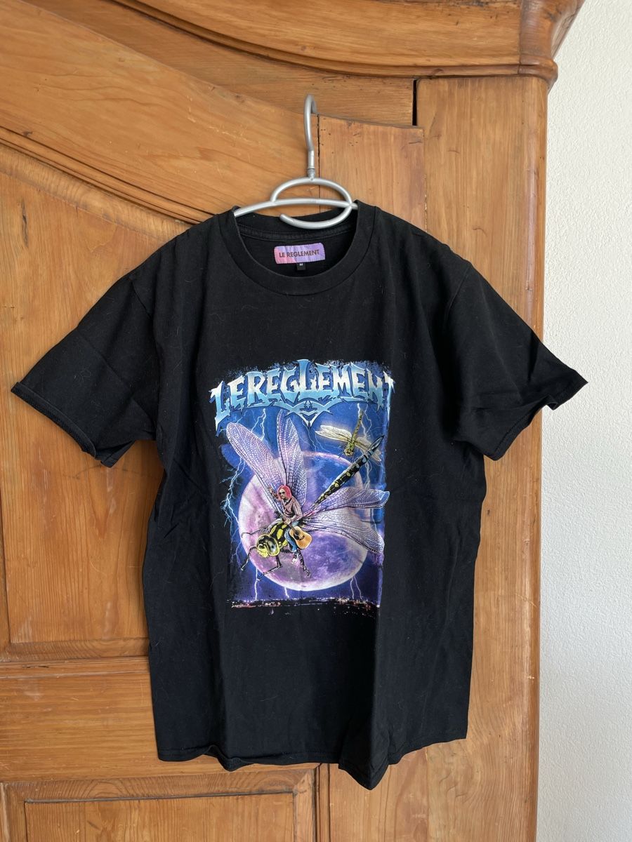 T-shirt: T-shirt le règlement – Usato da Colombier NE venduto da thomasarquint
