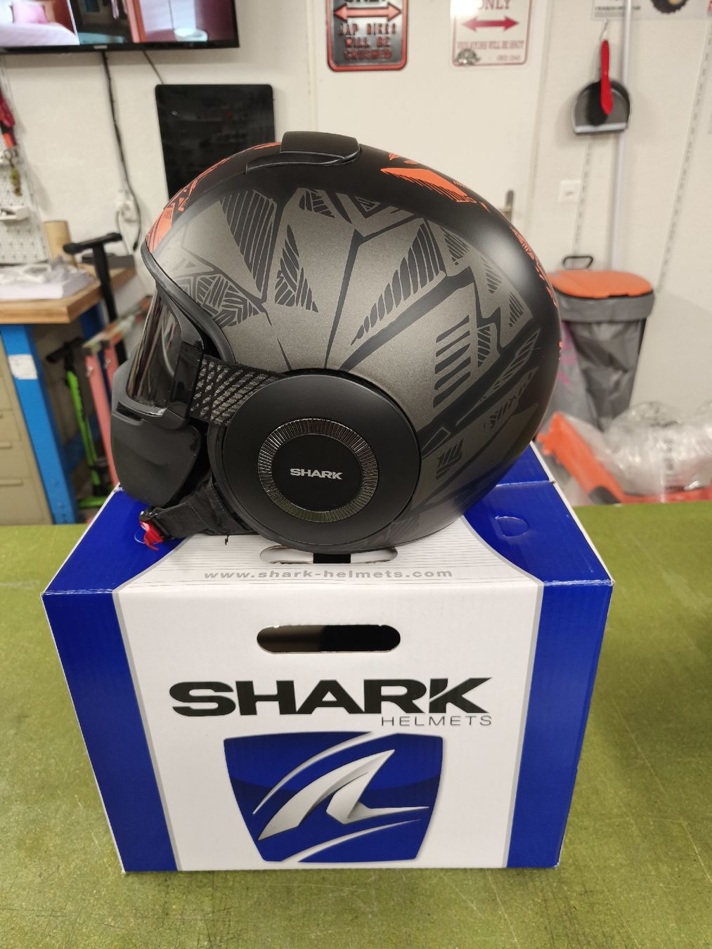 Helme & Visiere: Sharke Drake Helm Grösse L – Gebraucht aus Glattfelden von Optimus-Prime 2
