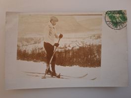 Skifahrer im Schnee (1914)