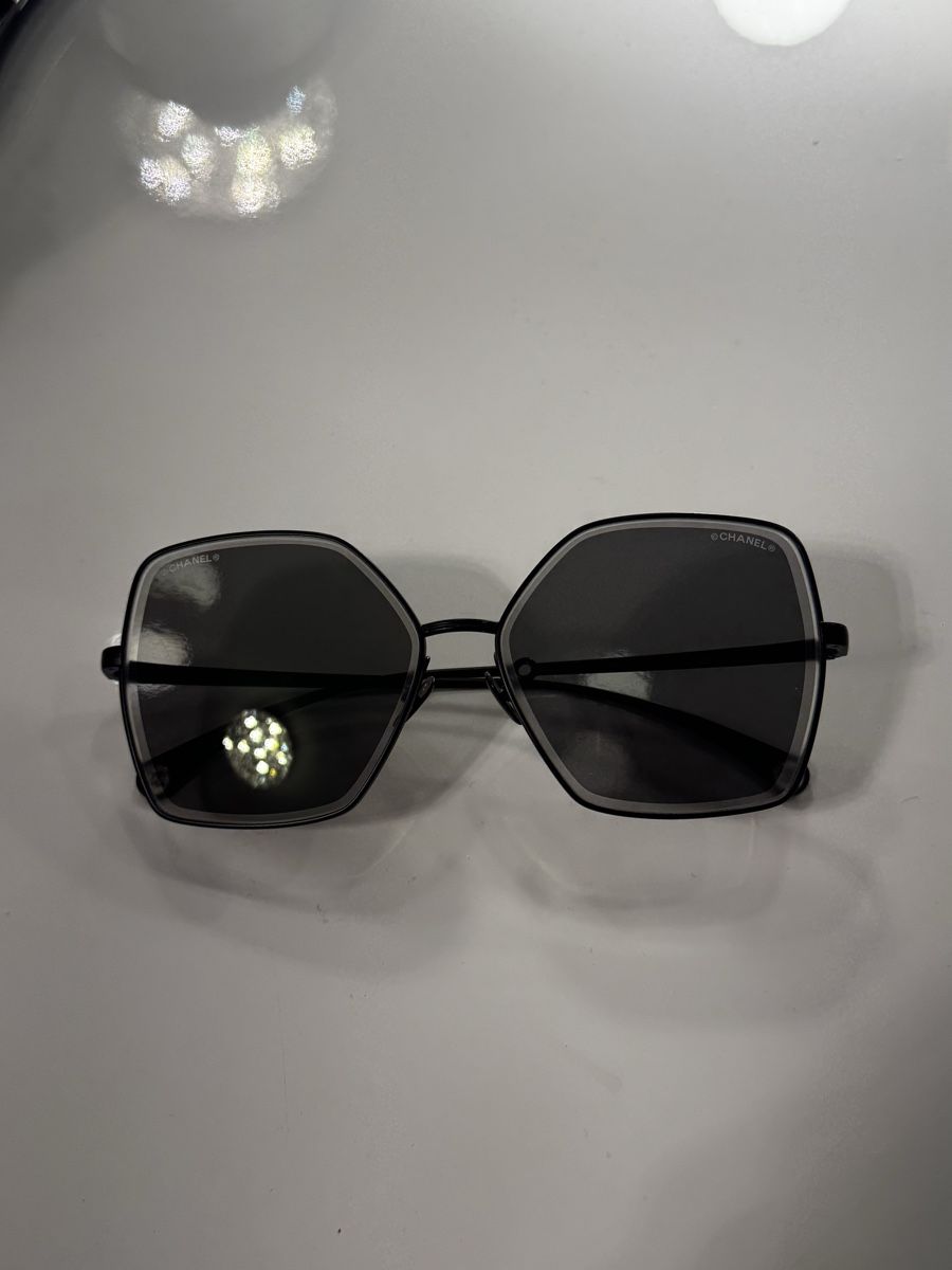 Chanel Occhiali & Lenti: Chanel Sonnenbrille, neuwertig – Nuovo (secondo la descrizione) da Jona venduto da ani_wq5d 2