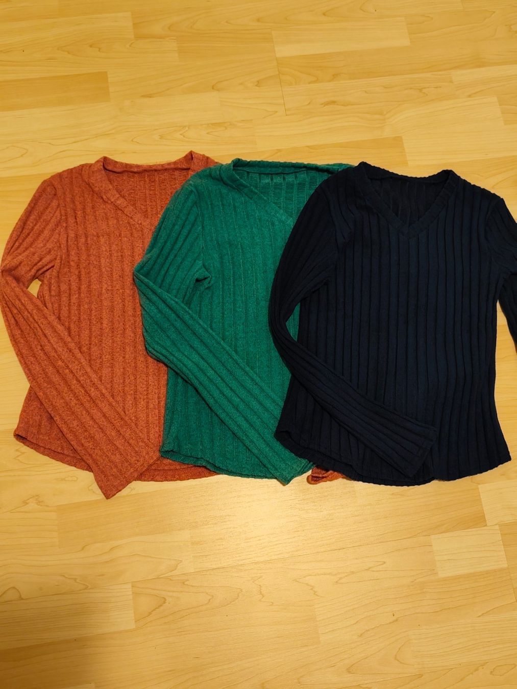 Maglioni & Felpe: 3er Set Damenpullover, Grösse M, Top Zustand! – Nuovo (secondo la descrizione) da Eschenbach LU venduto da Orchi