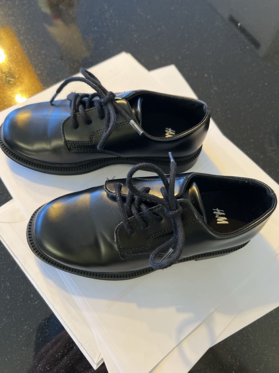 H&M Scarpe da uomo: Leder Kinder Schuhe 29 ungetragen – Usato da Zumikon venduto da mar_5btm