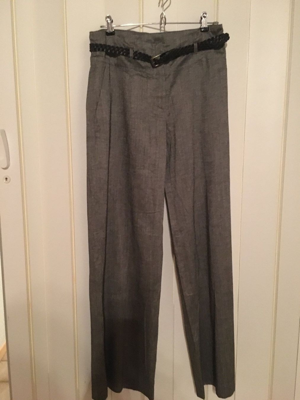H&M Hosen: H&M Hose, Gr. 38, grau, mit Gürtel – Gebraucht aus Arni AG von Mimo007