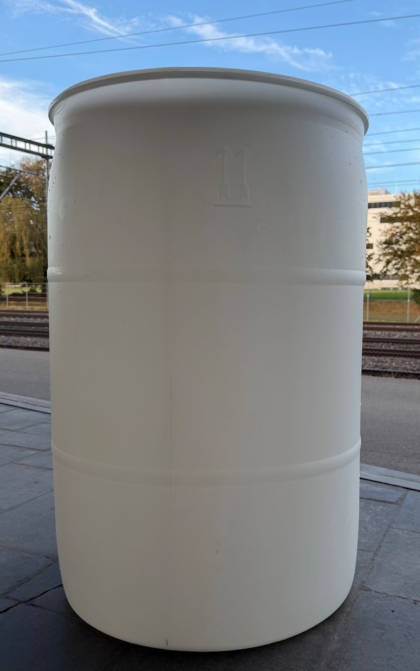 Abreuvoirs & Auges: IBC CONTAINER MIT KUNSTSTOFFFASS – D'occasion à Schlieren par VintageType 4