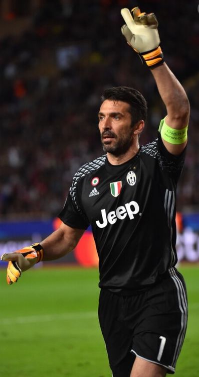 Juventus #1 Buffon Match Trikot (Gebraucht) in Zürich für CHF 1800