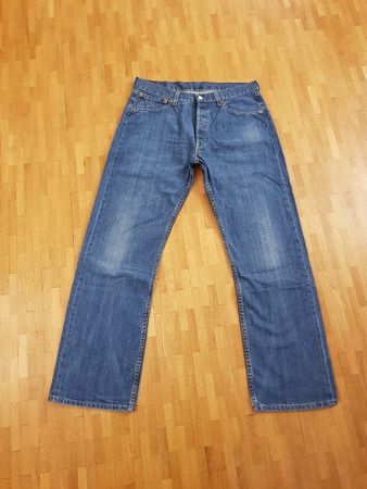 Jean Levi's 501 bleu taille W34 L32 neuf 