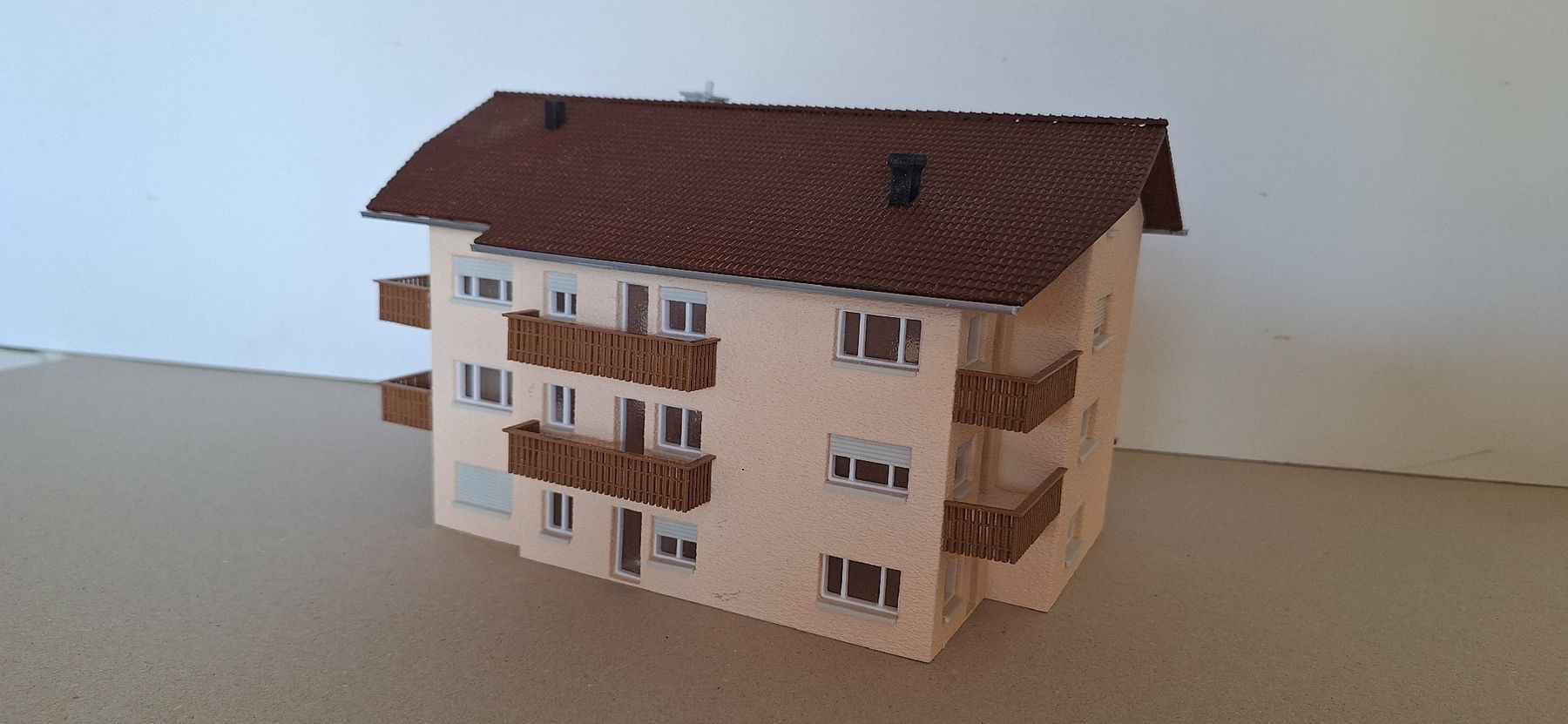 Modellini di ferrovie: Mehrfamilienhaus – Nuovo (secondo la descrizione) da Weisslingen venduto da Moco_mexiko
