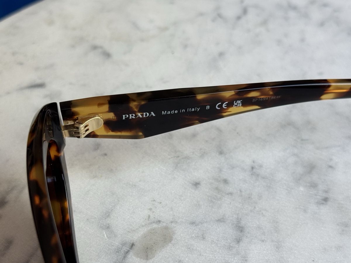Prada Occhiali & Lenti: Prada Sonnenbrille Modell: PR 26ZS Braun – Nuovo e nell'imballaggio originale da Basel venduto da julia_schuerch 2