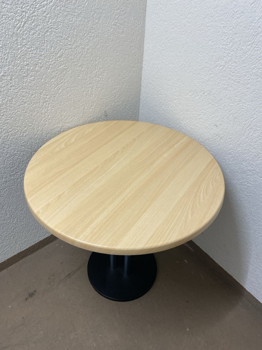 Tische: Runder Tisch Holzoptik – Gebraucht aus Zürich von jul_t5bg