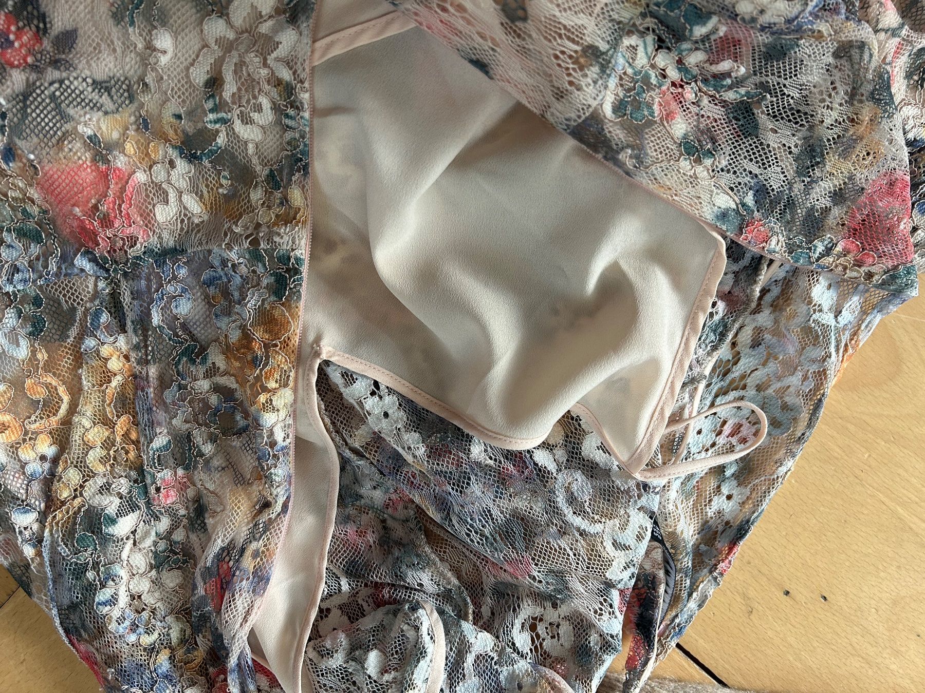Zara Kleider: Sommerliches Spitzenkleid mit Blumenmuster, Grösse M – Neu (gemäss Beschreibung) aus Zollikon von alessandra2m 4