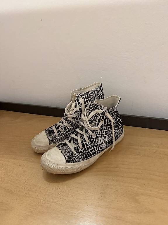 Damenschuhe: Converse original animal print – Gebraucht aus St. Antönien von Schlomiflohmi
