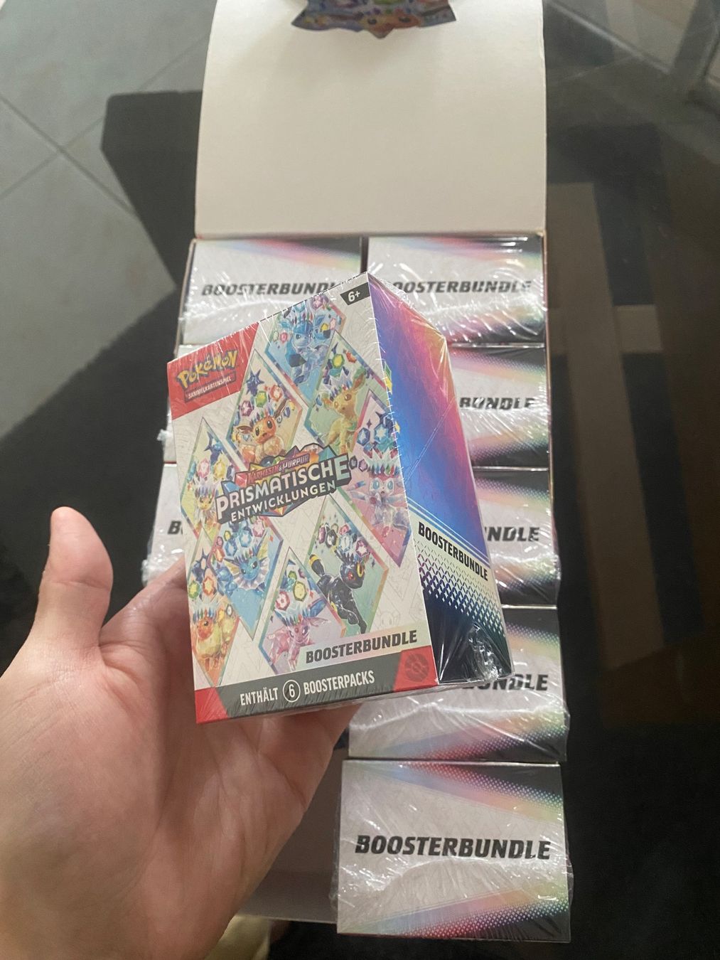 Pokémon Carte collezionabili: 1 x Prismatic Evolutions Booster Bundle - OVP Sealed - DE 🔥 – Nuovo e nell'imballaggio originale da Hausen AG venduto da Shrade