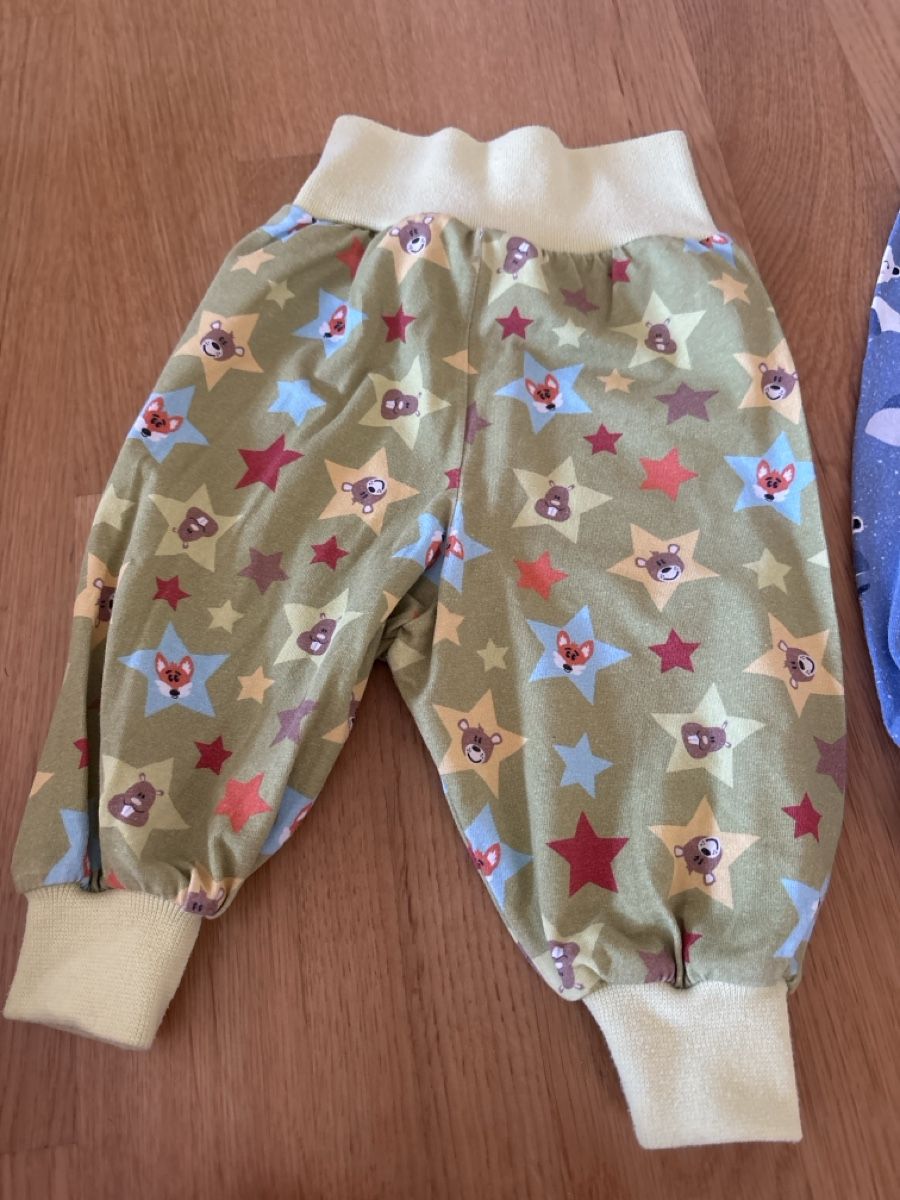 Lotti & Set di vestiti: 3 Baby Hosen Set   – Usato da Untervaz venduto da Efri33 1