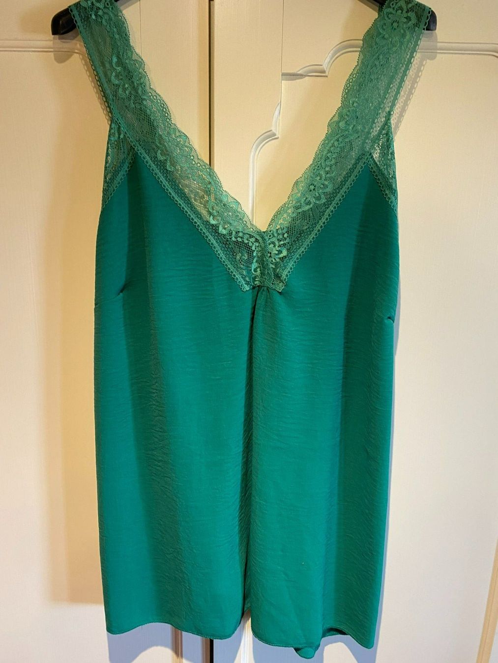 Top: DAMEN SPITZEN TRÄGERTOP-GRÜN – Nuovo e nell'imballaggio originale da Meienried venduto da ManuelaBoutique 2