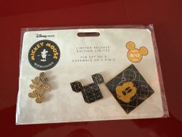 Un lot de 3 pins Mickey