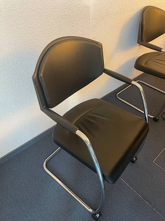 Set di tavolo e panche: grande table de conférence ovale + 7 chaises – Usato da Nyon venduto da sal_f2rb