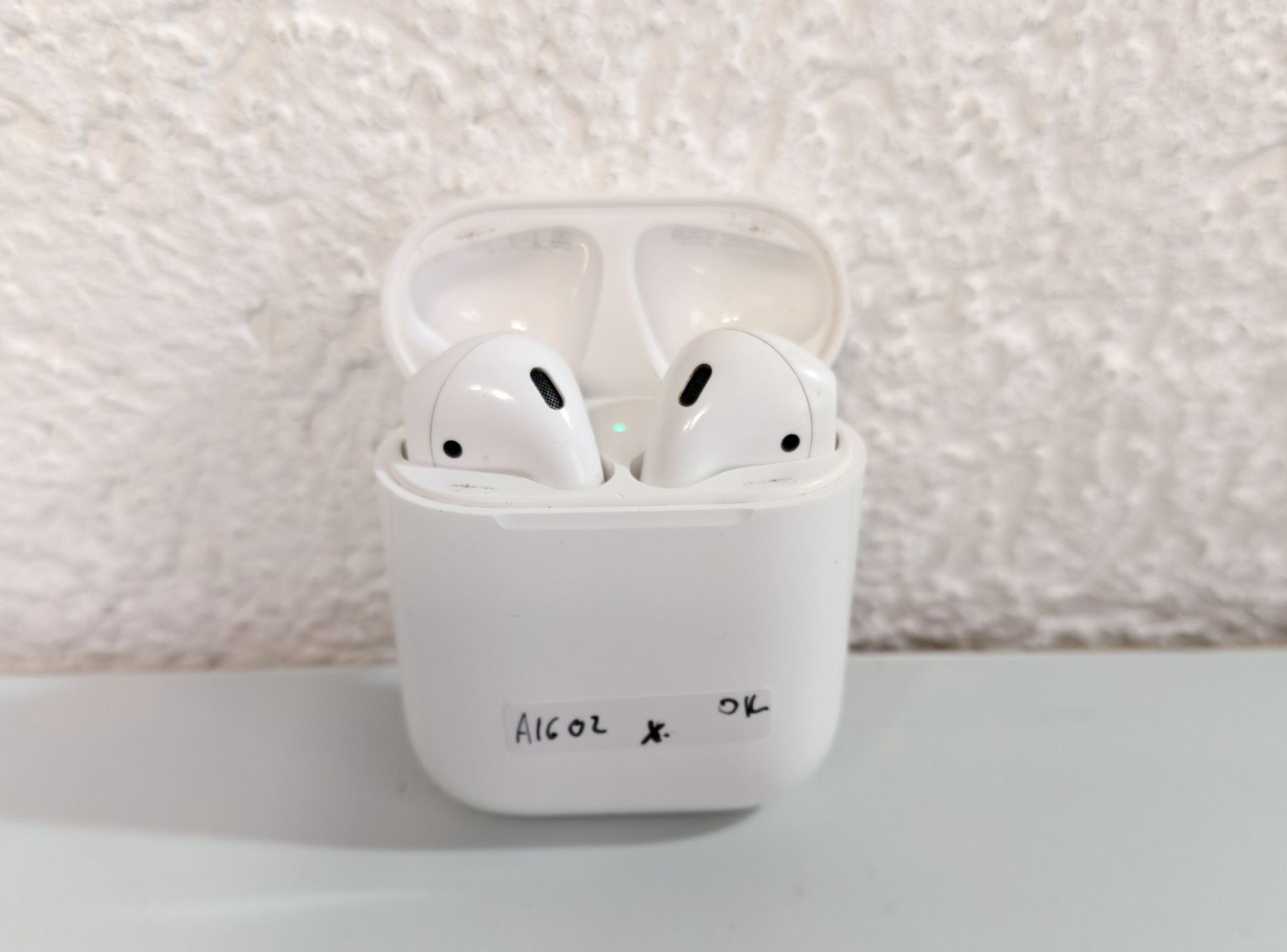 Apple Cuffie: Apple AirPods (A1602)  – Usato da Ehrendingen venduto da Rocky985
