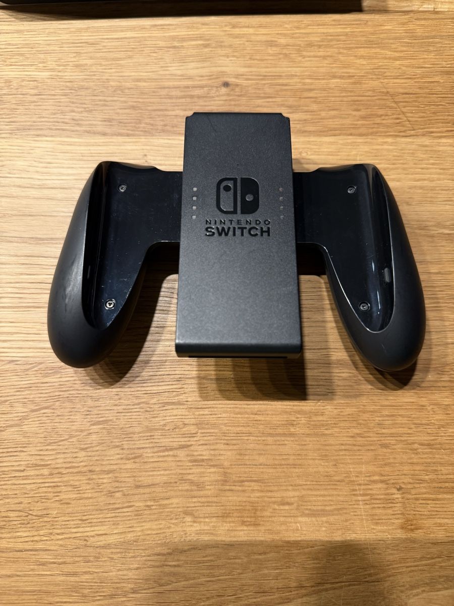 Nintendo Console: Nintendo Switch OLED + Grip + Docking Station, top! – Nuovo (secondo la descrizione) da Widnau venduto da ced_yvh7 2