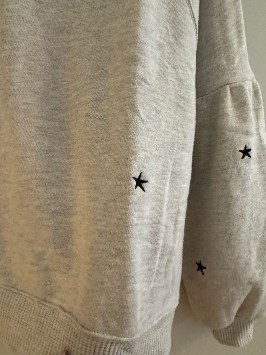 Pullover & Sweatshirts: Pullover hellgrau mit Sternen Grösse S von Lovestitch – Gebraucht aus Zürich von sop_5gg8 2