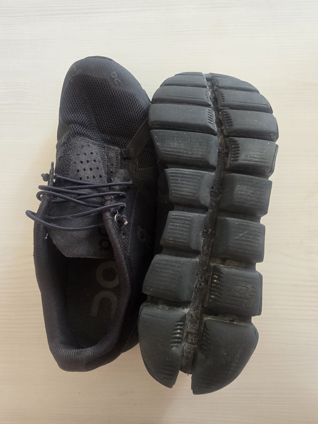 On Chaussures hommes: On Turnschuhe 38.5 schwarz – D'occasion à Steckborn par pua_2m8z 2